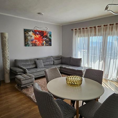 Appartamento Sky Dwelling Tirana Esterno foto