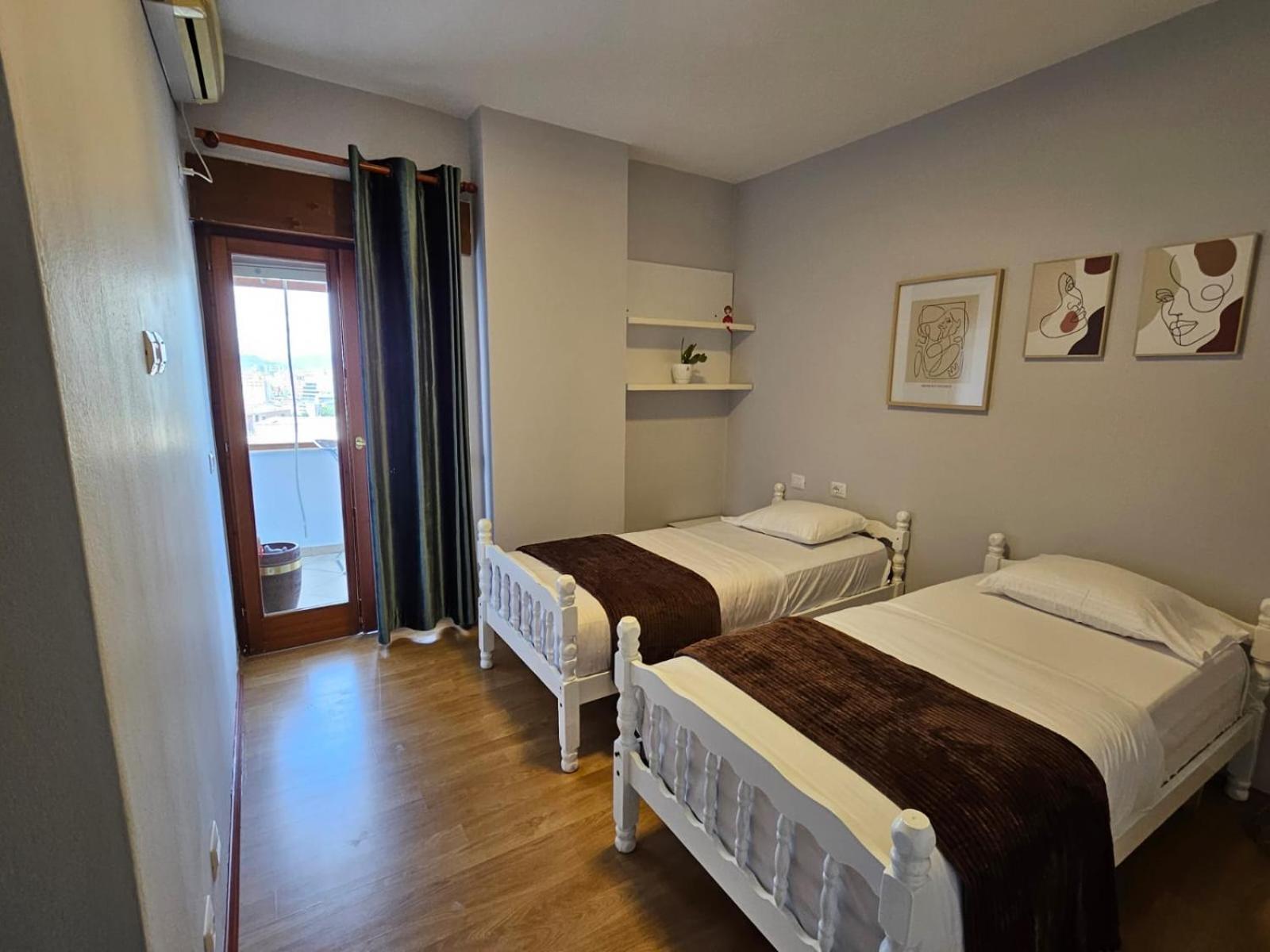 Appartamento Sky Dwelling Tirana Esterno foto
