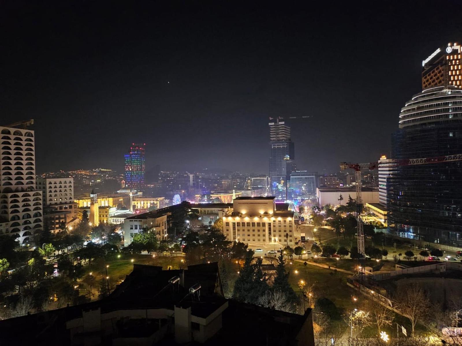 Appartamento Sky Dwelling Tirana Esterno foto